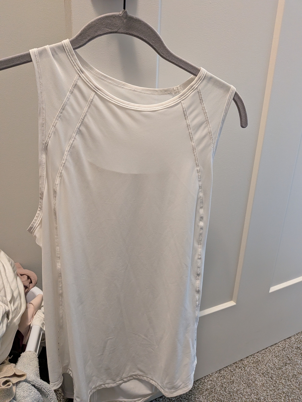 Lululemon Size 6 Sleeveless White Performance Tank Top - Women